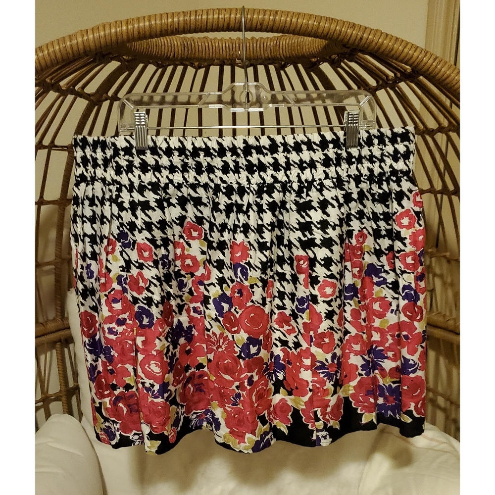 PLUS SIZE 3x Floral Skirt with houndstooth print